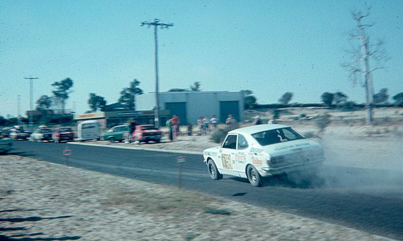 RoW_1977_Bunbury_raceway_Corolla_(Clive_Slater)