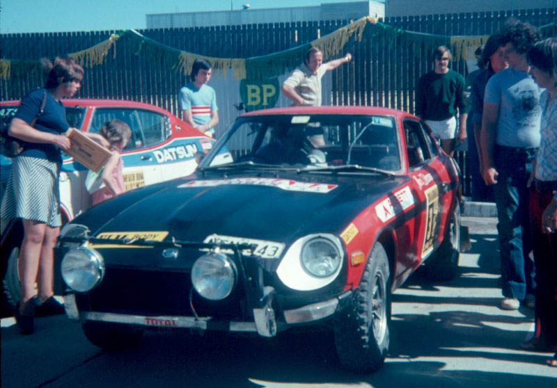 RoW_1977_Start_Datsun_260Z_(Ross_Dunkerton)